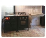 Cucina a libera installazione con 4 fuochi e forno elettrico. Castellerio (UD)