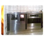 <p style="margin-top: 0pt; margin-bottom: 0pt; margin-left: 0in; direction: ltr; unicode-bidi: embed; word-break: normal;">Monoblocco con termocucina con forno, piano cottura e cappa Pertinger. Spilimbergo (PN).<br /></p>