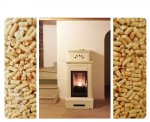Stufa a pellet in maiolica da 11kw con motore di canalizzazione aria calda installata a Tramonti (PN).